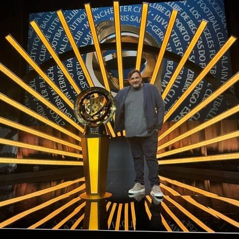 Marco Velasquez en un evento oficial de la FIFA