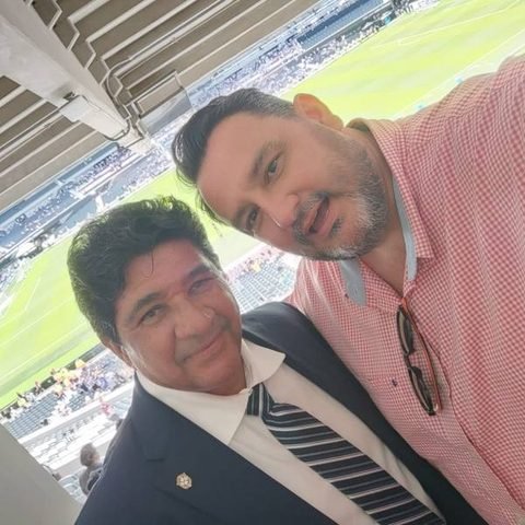 Marco Velasquez junto al expresidente de la Confederación Brasileña de Fútbol (CBF)